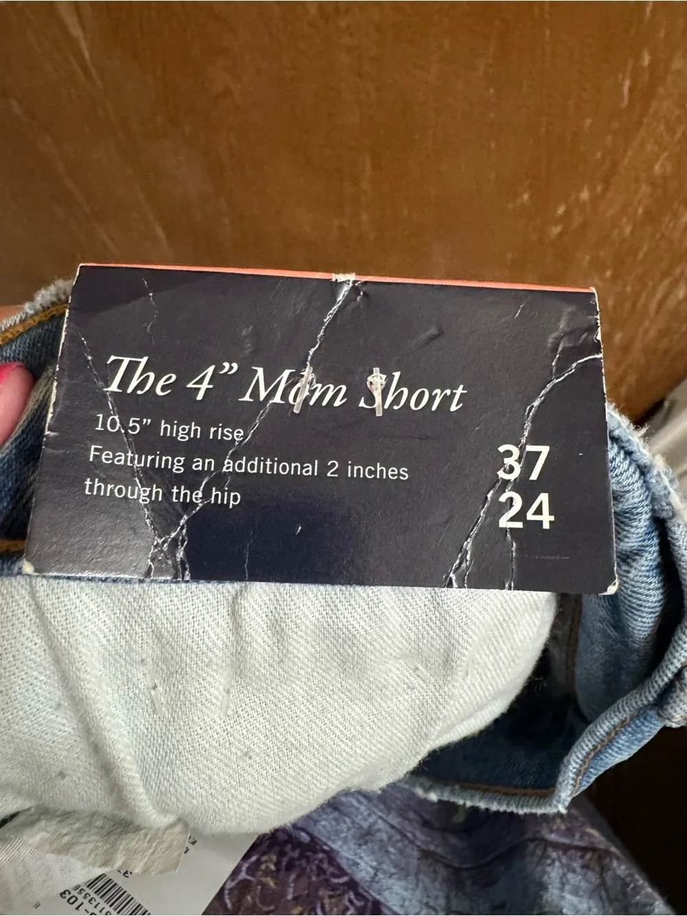 Abercrombie & Fitch 25” across